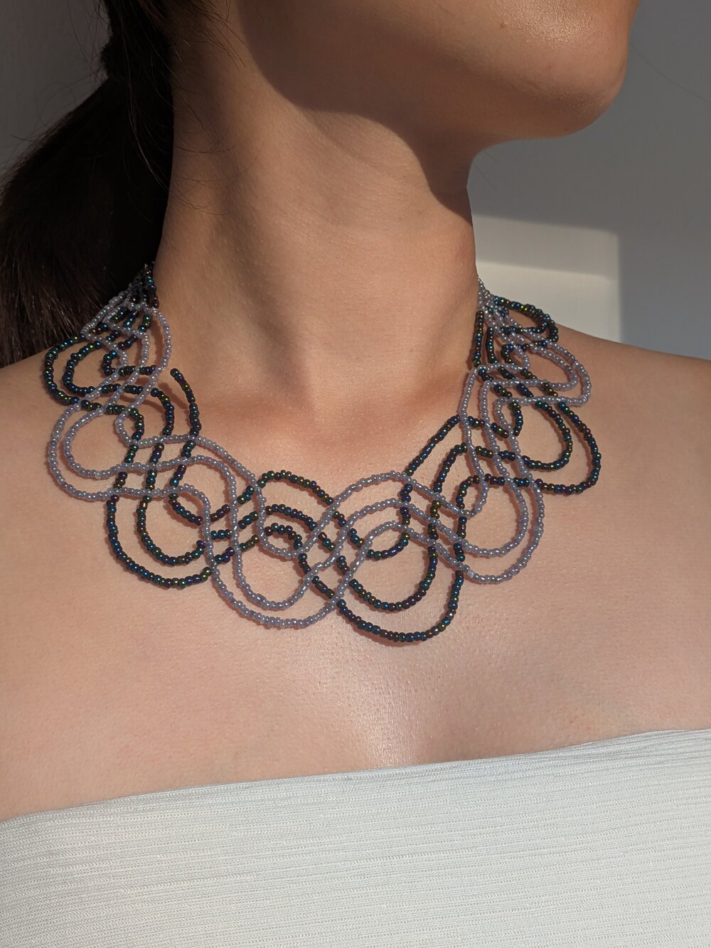 Ciklama ručno rađena ogrlica — fotografija 1